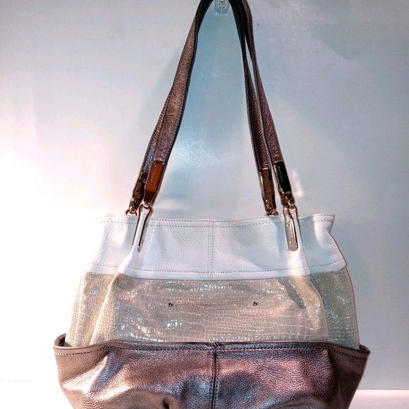 B. Makowsky Metallic Color Block Tote Bag - Picture 2 of 9
